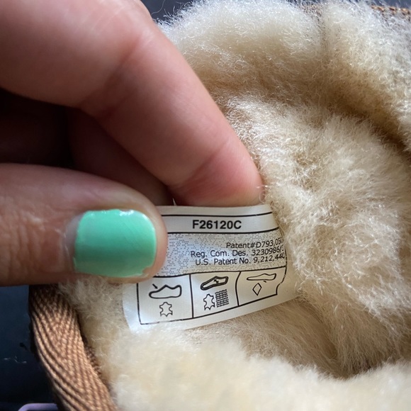 Brand new Kids Uggs. Never worn - Picture 2 of 5